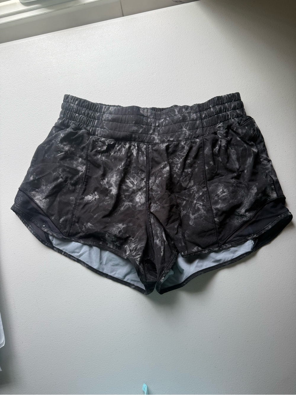 Lululemon Hotty Hot Shorts 2.5” Inseam Size 8